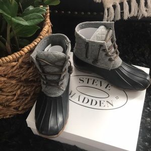 Steve Madden grey duck boots